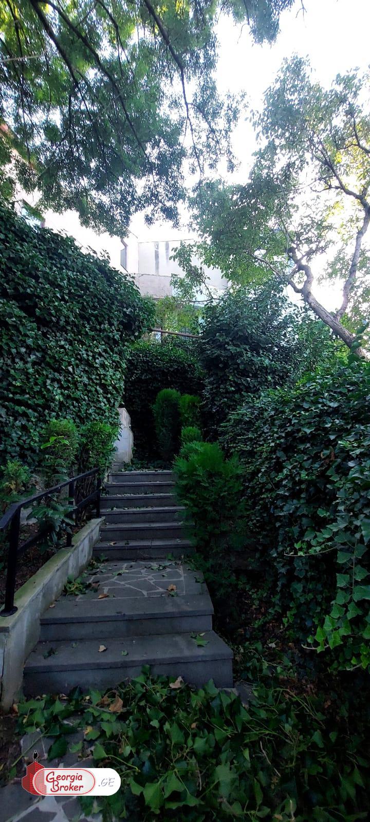 продается дом с новым ремонтом 7-комнат